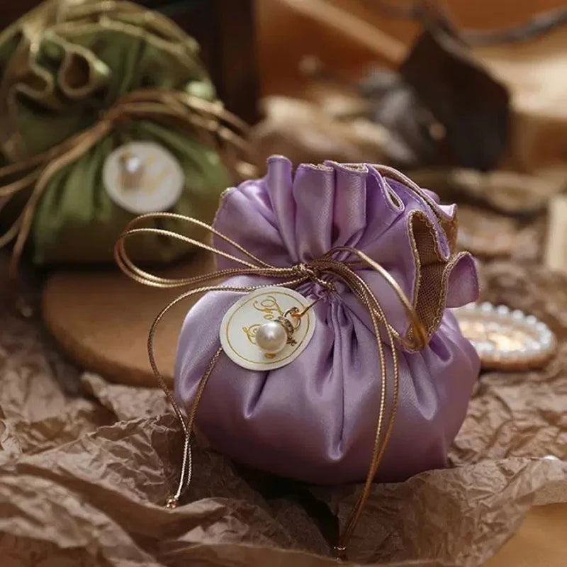 sac cadeau violet satiné ruban doré blanche élégant anniversaire bijoux cadeau opulent 10 pièces