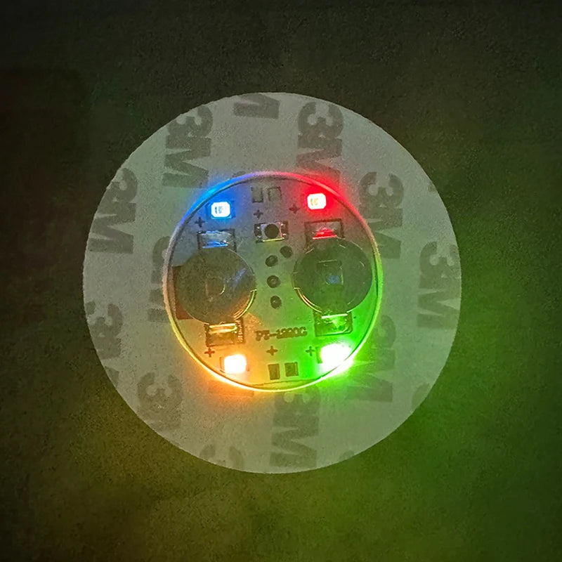 mini lampes led multicolores adhésives modernes rouges vertes bleues diodes circulaires festive minimaliste