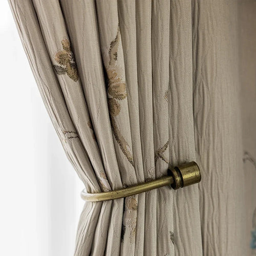 rideau opaque beige clair fleurs branches classique anneaux métalliques salon chambre
