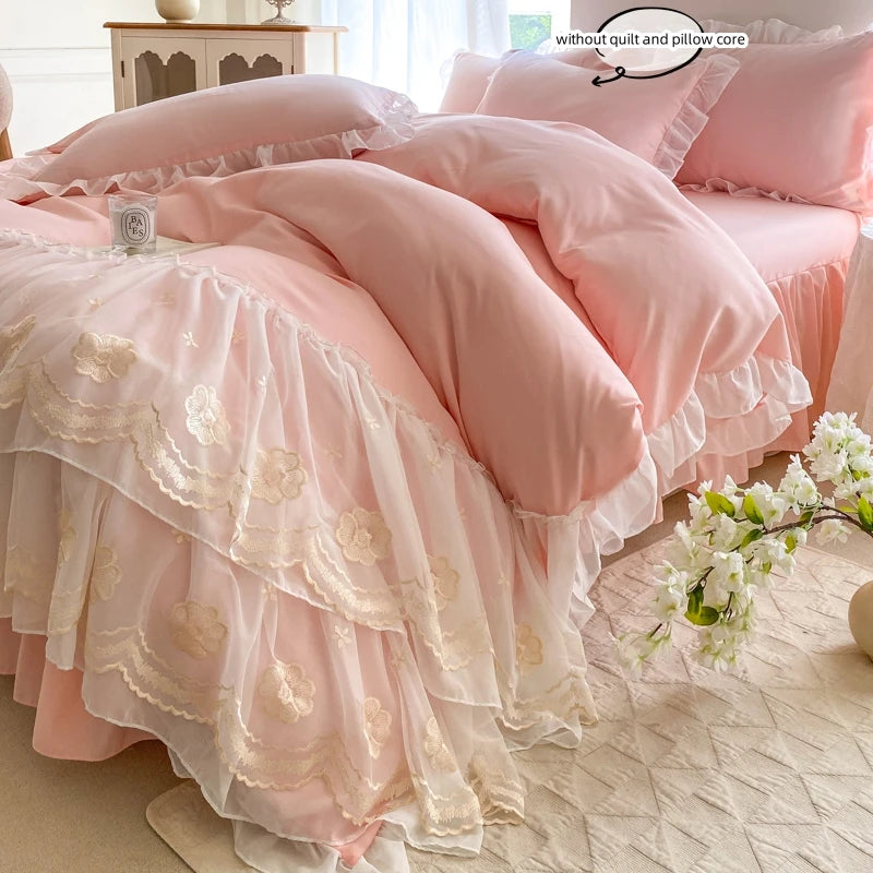 ensemble literie rose clair broderies fleurs dorées fronces blanches romantique doux pièces housse couette