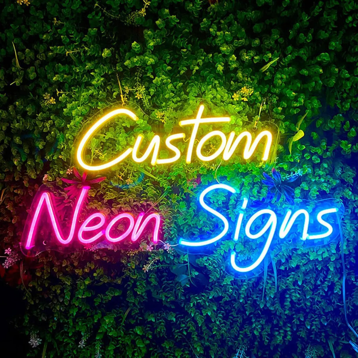 Enseigne néon LED personnalisée suspendue dans un salon moderne