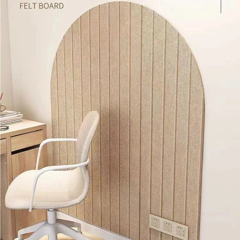 Détail du motif 3D autocollant sur panneau feutre beige