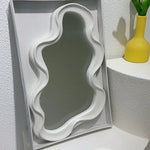 miroir moderne blanc noir or rose cadre ondulé intérieur décoration chambre salon