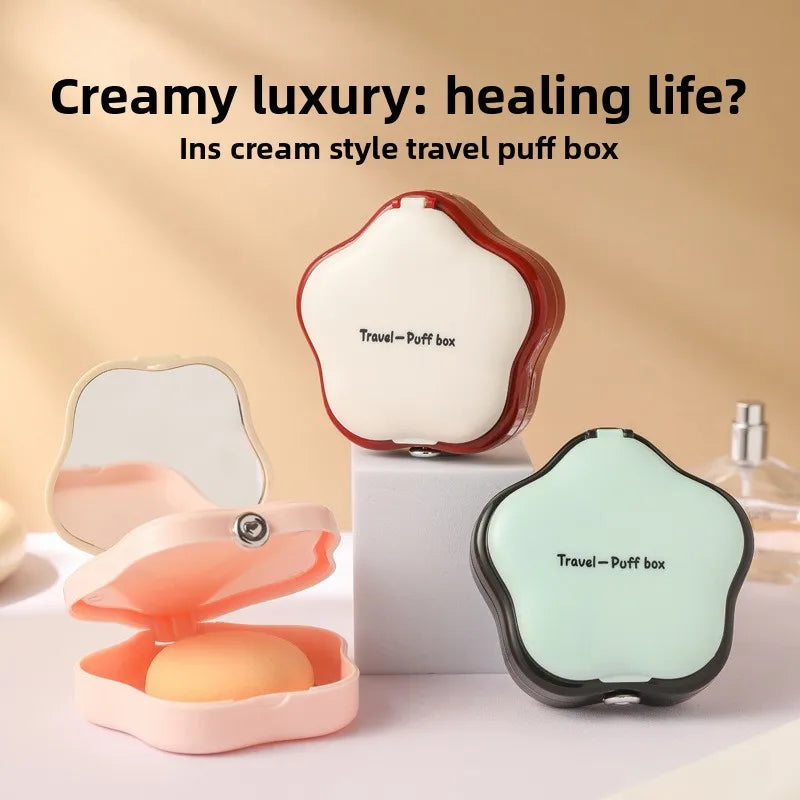 boîte maquillage portable rouge rose poudre miroir tampons coton contemporain minimaliste