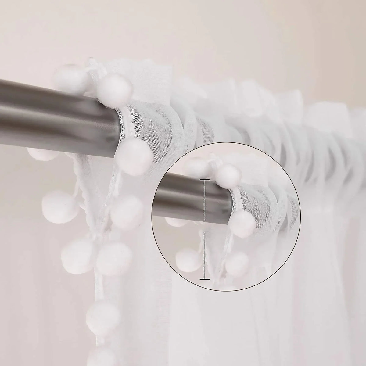 rideau gris blanc pompons tissu lin like translucide moderne décoratif maison