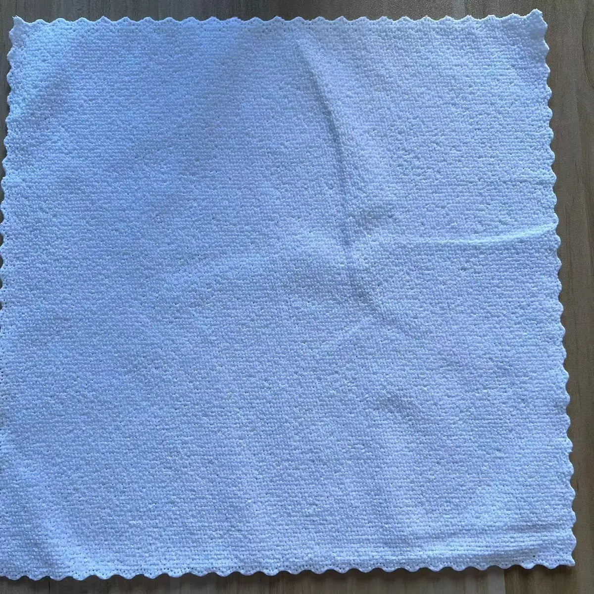 serviettes blanches texturées 30x30cm nettoyage cuisine multipropose antimicrobien écologique softwashable festonnées pack5