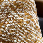 taie d'oreiller carrée jacquard géométrique beige marron contemporaine opaques décoration maison voitures polyester 45x45cm