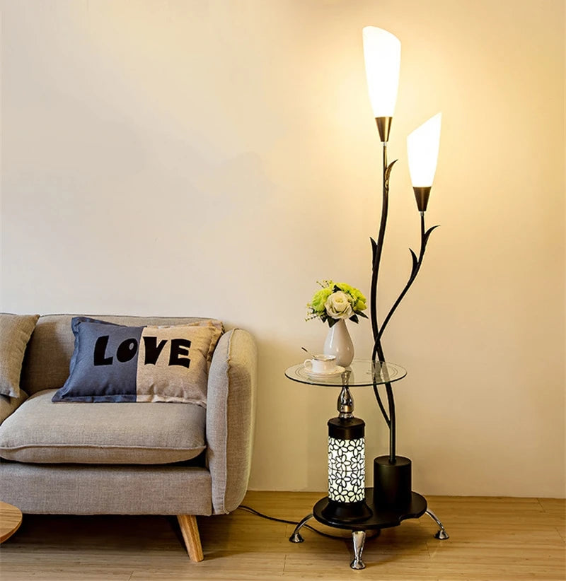 lampe sol moderne tablette motif floral blanc noir décointérieur