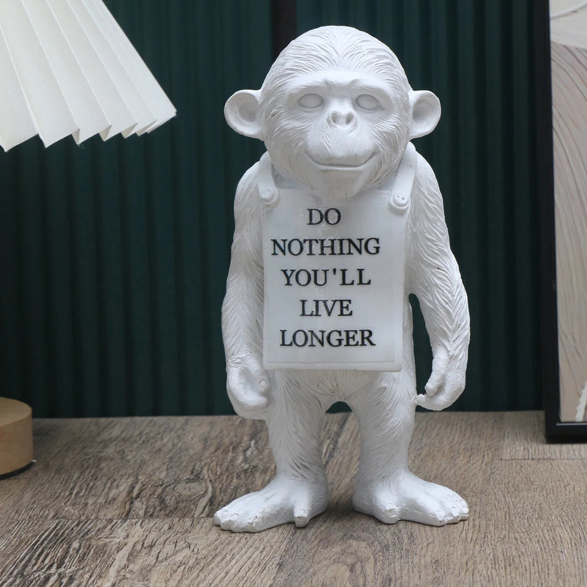 statuette moderne singe résine blanc noir peau texte do nothing vous vivrez plus longtemps