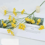 décoration intérieure bouquet fleurs artificielles soie marguerites jaunes blancs vases abstraits
