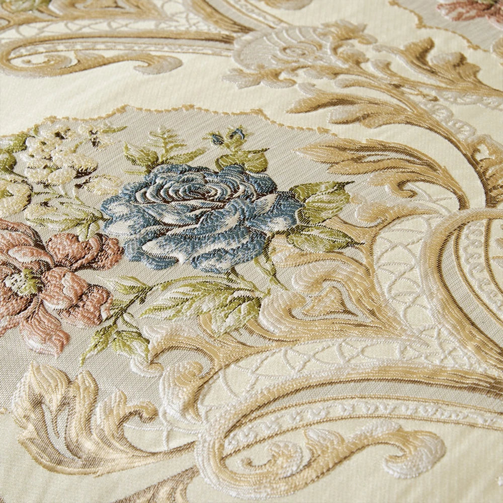 Magnifique tapisserie ornée de fleurs de style baroque, aux couleurs douces et élégantes.
