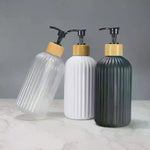 flacon savon liquide moderne rayures vertes pompe pression bouchons dorés vert noir blanc