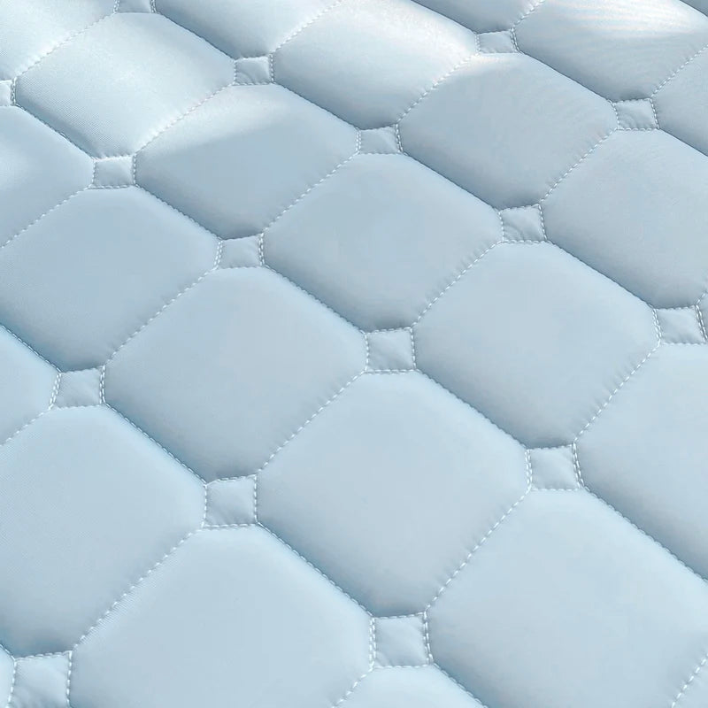 protège matelas bleu clair quilté moderne oreiller tasse jouet lapin