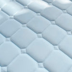 protège matelas bleu clair quilté moderne oreiller tasse jouet lapin
