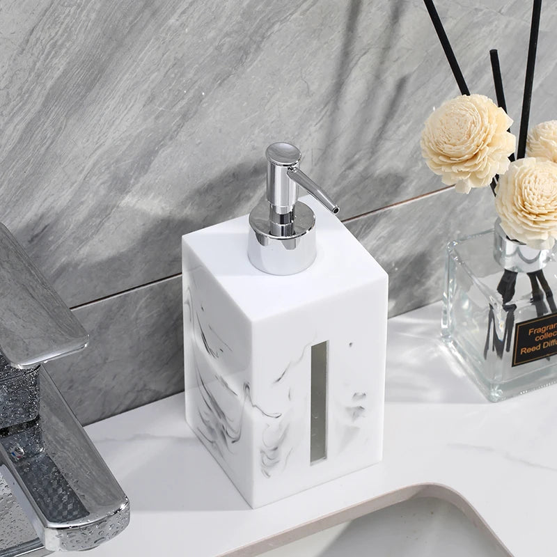 distributeur savon liquide céramique marbre blanc noir vert moderne salle bain parfum fleurs séchées