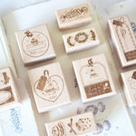 tampons bois naturels motifs gâteaux bonbons artisanal scrapbooking étiquettes journalisation decorative