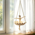 pots suspendus sculptés danseuses ballet beige clair bordure ondulée chaînes dorées élégants succulentes grimpantes