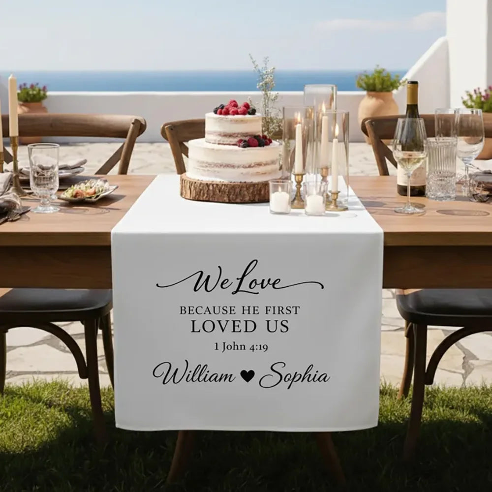 serviette table mariage monogramme feuilles texte personnalisé blanc classique élégant deco table nuptiale usage