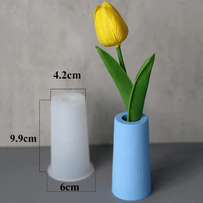 moulages silicone vases blanc bleu marine fleurs artificielles moderne minimalisteDecoration intérieure