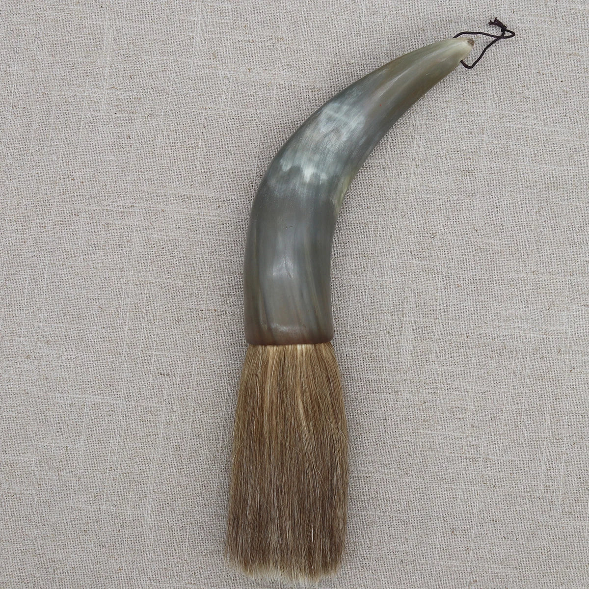 brosse peinture traditionnelle cordelette poils naturels marbrés noir blanc gris