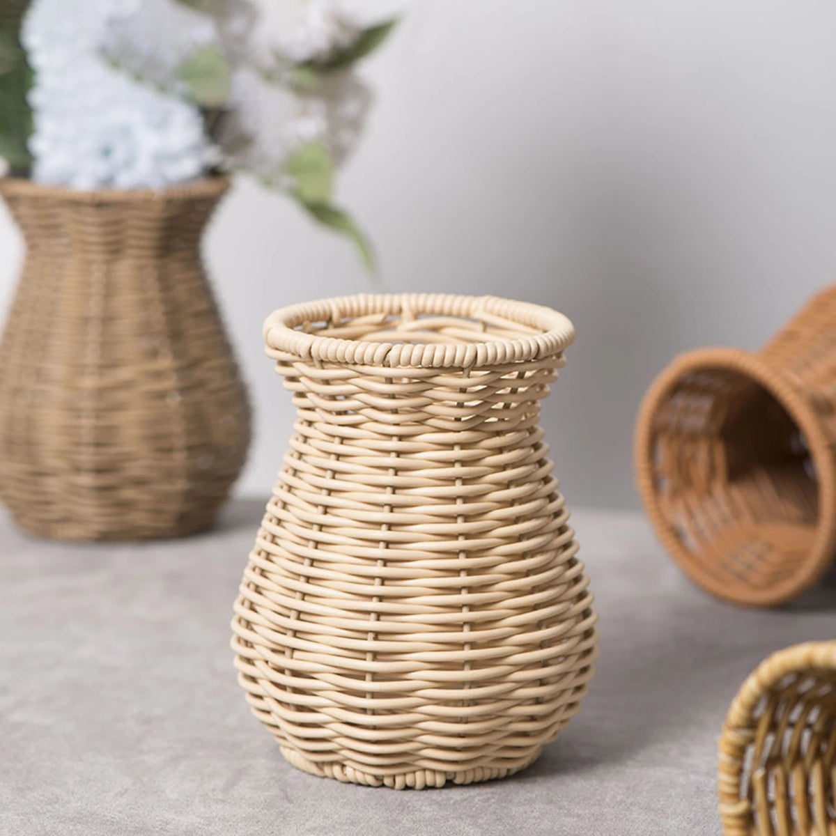 vase rotin tressé main beige clair décoration maison fleurs séchées traditionnel effet chic
