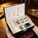 boîte bijoux simili cuir noire blanche moderne cadenas rangement bracelets colliers boucles doreilles bague