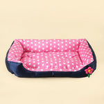 lit chien rose points blancs bleu marine points jaunes confortable moderne