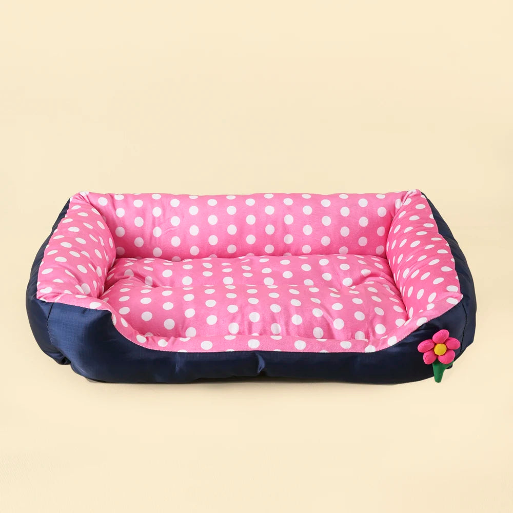lit chien rose points blancs bleu marine points jaunes confortable moderne