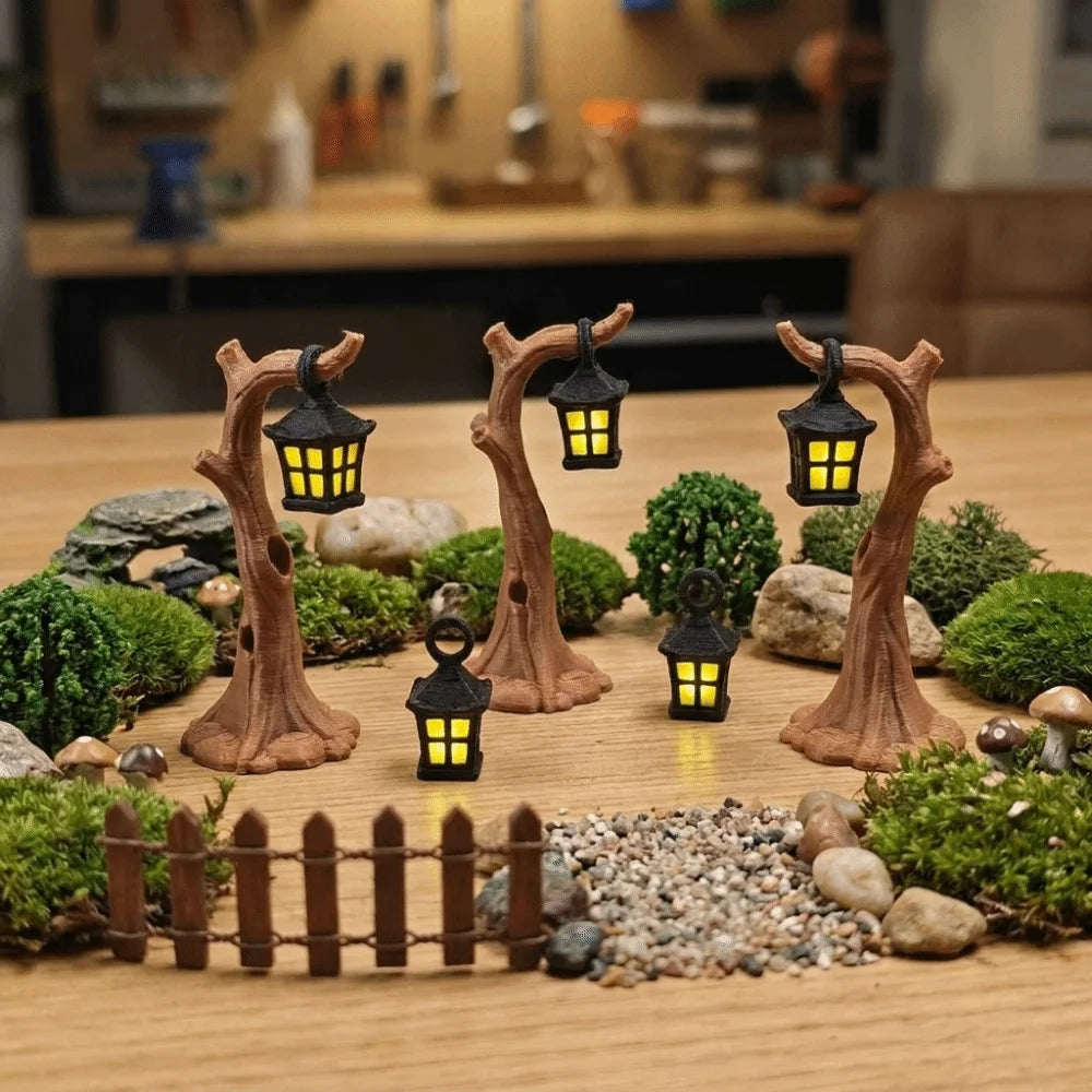 lanterne décorative miniature tronc naturel détails dorés suspendue brunes dorées forêt