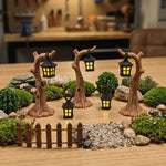 lanterne décorative miniature tronc naturel détails dorés suspendue brunes dorées forêt
