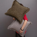 taies d'oreiller carrées modernes couleurs marron rose beige franges coton polyester