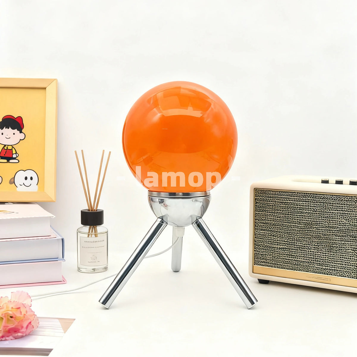 lampe table moderne minimaliste orange sphérique brillante trépied led flux lumineux faible certification rohs
