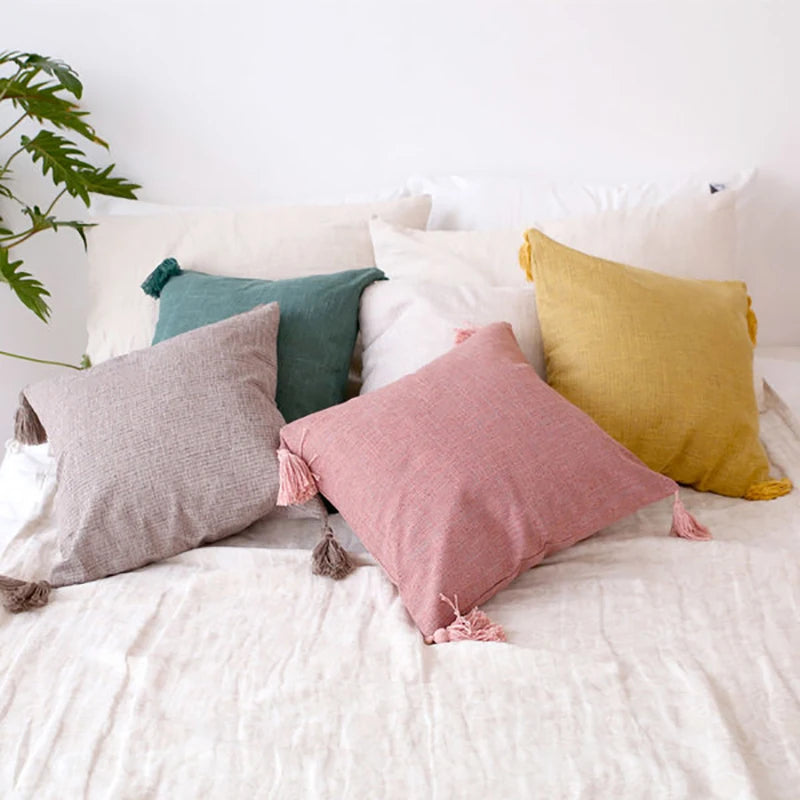 coussin decoratif carre 45x45cm boheme pompons franges farmhouse deco couleur verte jaune rose