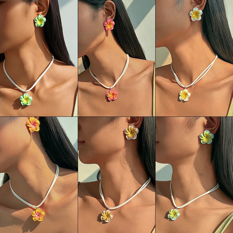 boucles doreilles tressées collier fleurs plumeria ensemble bijoux femmes moderne minimaliste blanc vert rose