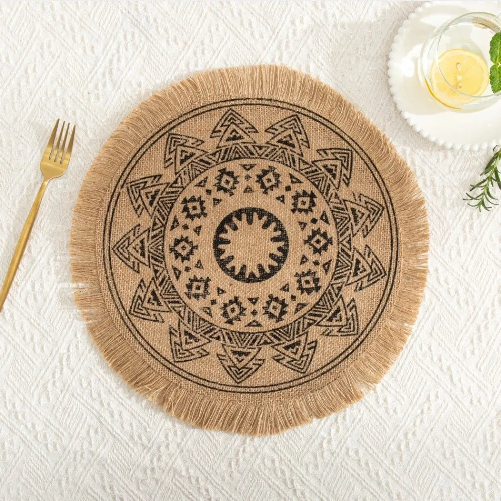 serviettes table boho chic motifs géométriques pompons noirs beige tables manger rondes 36 38