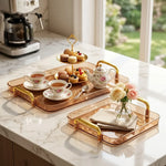 plateau service moderne élégant poignées couleur dorée texture géométrique transparent thé desserts collations buffet