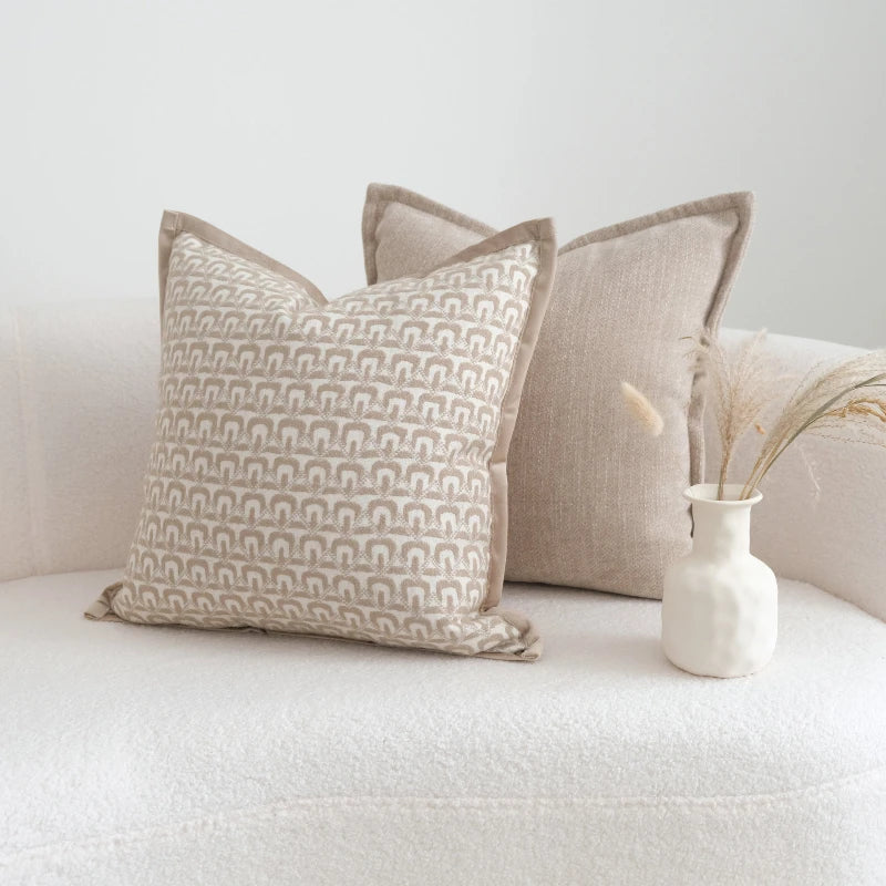 housse coussin géométrique polyester contemporain beige clair décor maison scandinave fixations invisibles carreaux