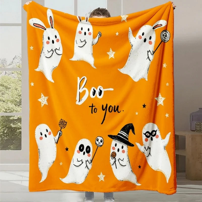 Une couverture orange festive avec des fantômes mignons et le message "Boo to you" pour une ambiance d'Halloween chaleureuse.