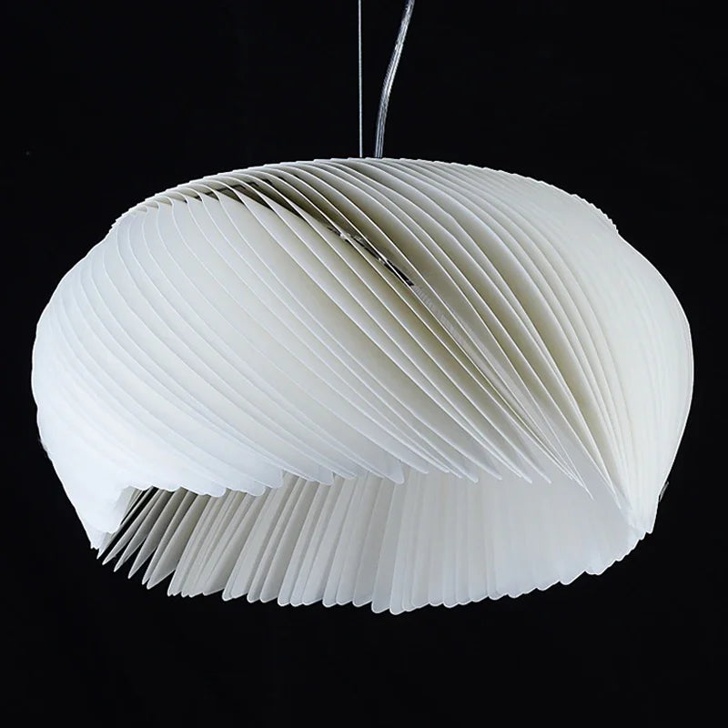 suspension lumineuse moderne plissée blanc doré salon chambre coucher