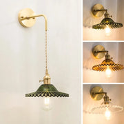 lampes murales rétro industrielle abat jour verre transparent motifs ondulés couleurs vert jaune blanc