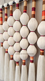 tapisserie macramé boho chic blanc marron rouge orange boules entrelacées franges crochet