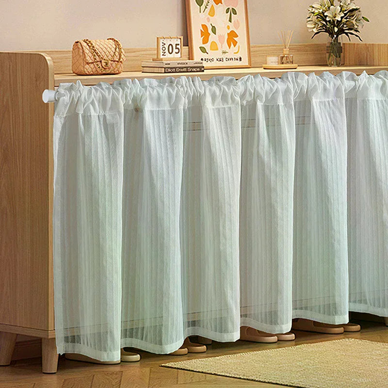rideaux fenetre valance blanc cassé vert clair tissu texturé rayures verticales bord frangé translucide