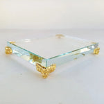 présentoir verre vert clair doré ornements végétaux animaux stylisés baroque deco chambre moderne