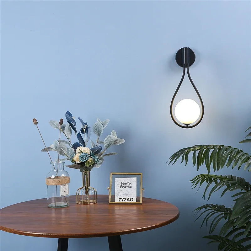 Applique murale boule grise couloir lumineux