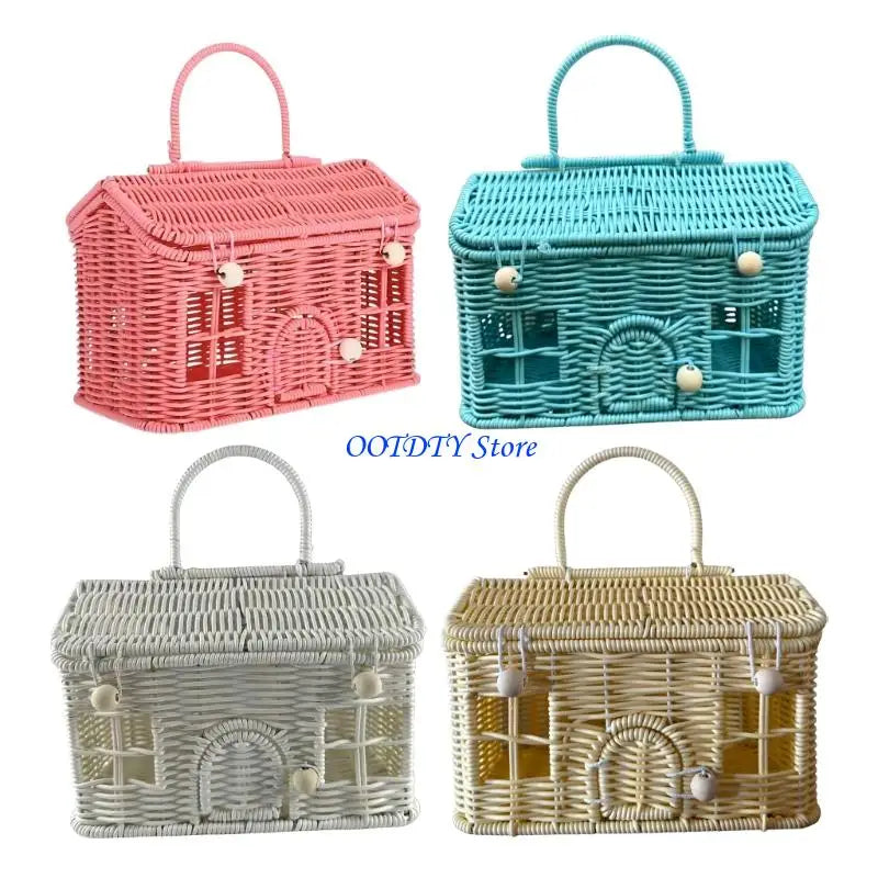 panier tressé rose bleu turquoise rangement maisonnette fenêtres porte réutilisable articles divers déco original