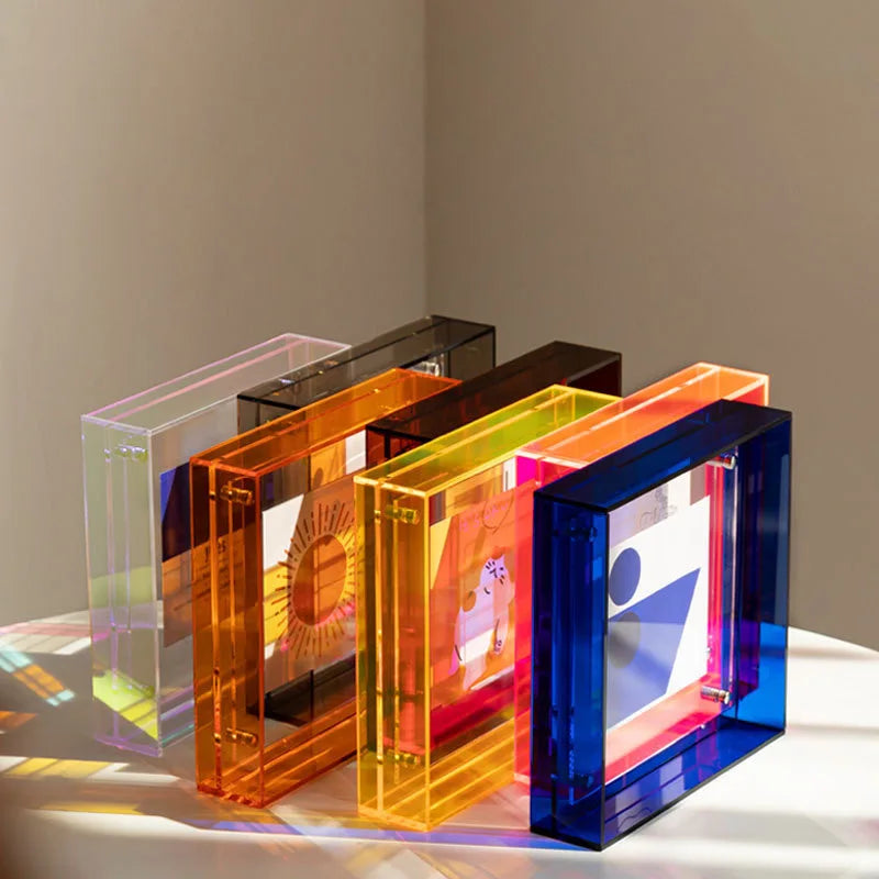 cadre photo transparent contemporain orange bleu violet motifs géométriques clips métalliques double face