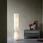 lampe sol moderne blanche tissu rayures verticales cylindrique salon chambre intérieur chic