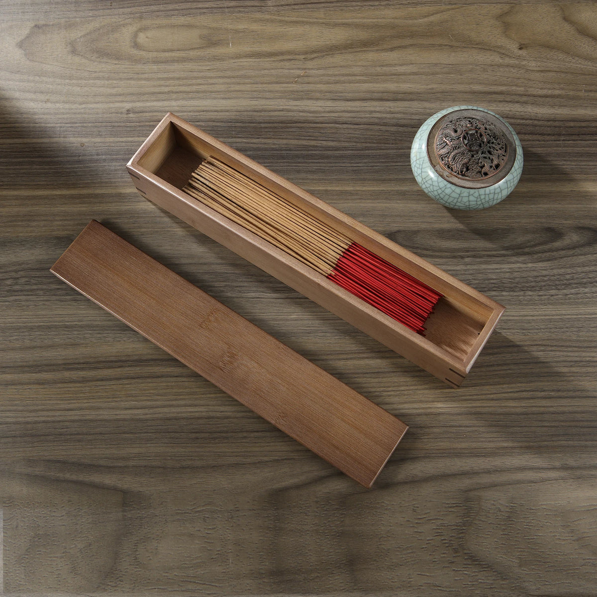 boîte encens bois naturel couvercle intégré traditionnelle méditation aromathérapie rangement sécurisé minimaliste naturel