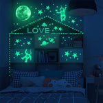 stickers muraux lumineux lune étoiles astronautes vaisseau spatial motif géométrique vert fluo adhésif décoration