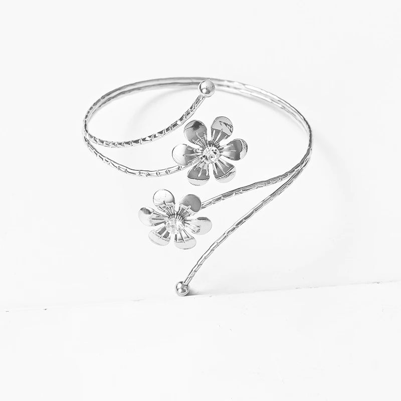 anneaux fenêtre or argent fleurs stylisées modernes élégants anneaux métalliques fixations brillantes contemporain